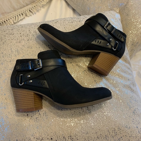 Indigo black suede ankle booties - Picture 1 of 7